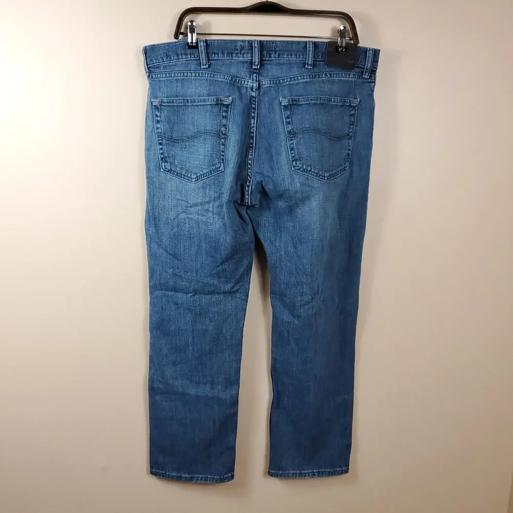 Lee gently used